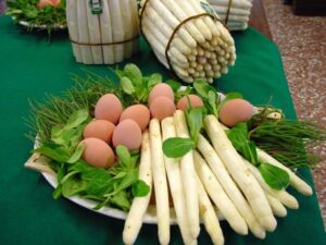 L'asparago bianco di Bassano Dop fa  scuola in Agriturismo - Sapori News 