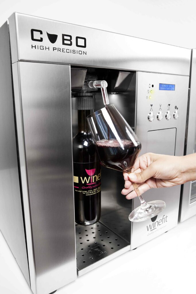 Winefit Cubo e Winefit Cubocool due nuovi modi di concepire la mescita del vino al bicchiere - Sapori News 