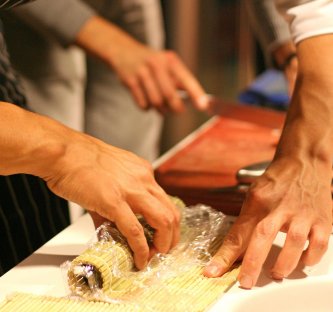 Al Romantik Hotel Mulino Grande di Cusago (MI) si impara a realizzare ‏il sushi take away!