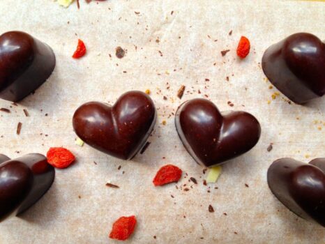 Cioccolatini e Brownies “nudi e crudi”: i nuovi dolcetti al cacao perfetti per festeggiare San Valentino - Sapori News 