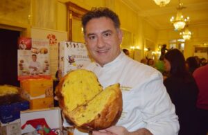 "RE PANETTONE" Sal De Riso festeggia il Natale con Rossopomodoro!