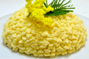 Per la Festa della Donna, Farmo propone la torta Mimosa rivisitata in versione gluten-free - Sapori News 