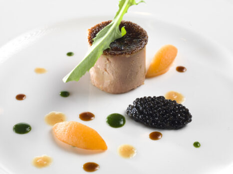 Torcione di foie-gras, nespole, tarassaco e caviale - Sapori News 