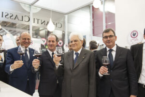 A Vinitaly 2016 il presidente della Repubblica in visita allo stand del Gallo Nero