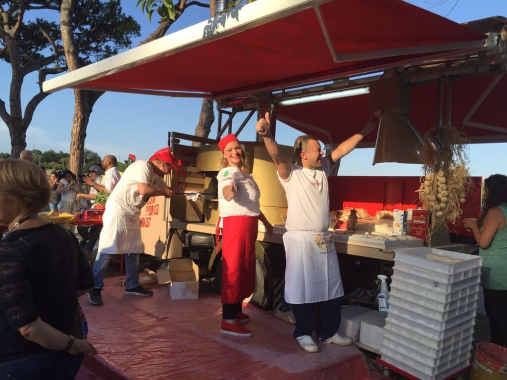 Il Food Truck di Rossopomodoro a Nisida per salutare i WalleRally - Sapori News 