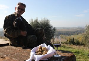 Inebriante novembre alla Fattoria del Colle di Trequanda, tra profumo di tartufo bianco delle Crete Senesi e degustazioni itineranti di Brunello e Orcia