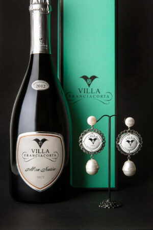 Villa Franciacorta presenta Ladylike Wine, gioielli unici dalla reinterpretazione della capsula che sovrasta il tappo delle pregiate bottiglie millesimate - Sapori News 