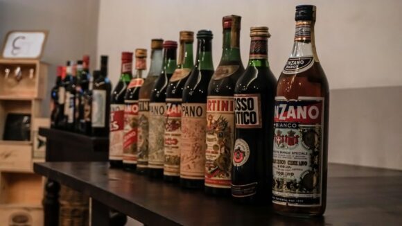 Esperienza Vermouth: Scopri, degusta e crea con le tue mani uno dei prodotti più famosi di Torino - Sapori News 