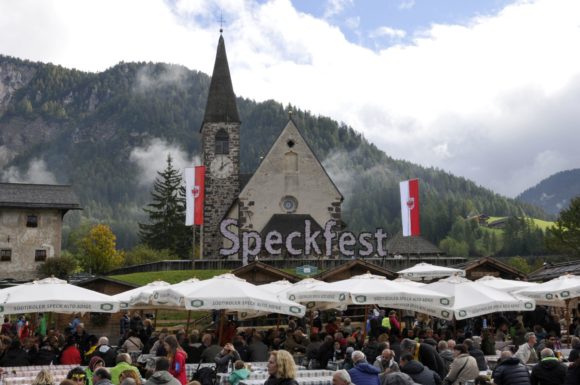 A Bressanone Festa dello Speck Alto Adige IGP e Mercato del Pane e dello Strudel - Sapori News 