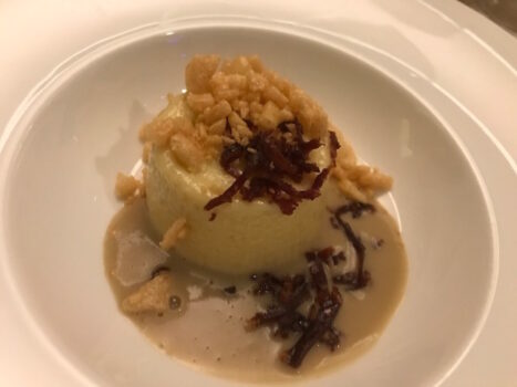 Budino di cipolla con salsa al fegato grasso, zenzero e coriandolo - Sapori News 