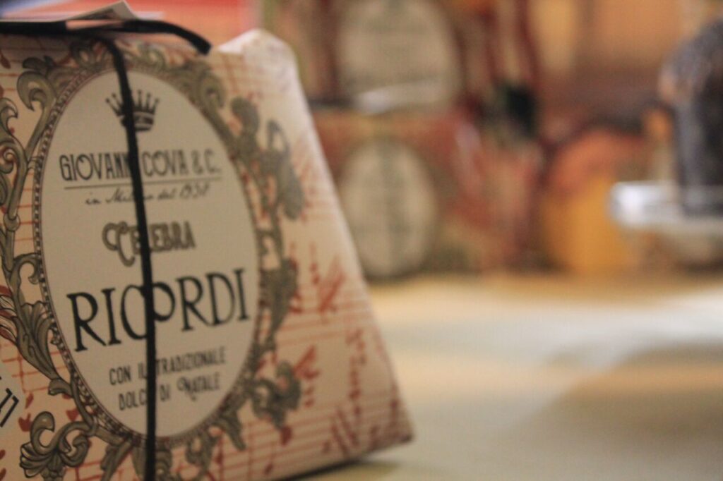 A Natale 2017 esclusivo packaging artistico per i panettoni di Giovanni Cova & c., con immagini riprese dall’Archivio Storico Ricordi - Sapori News 