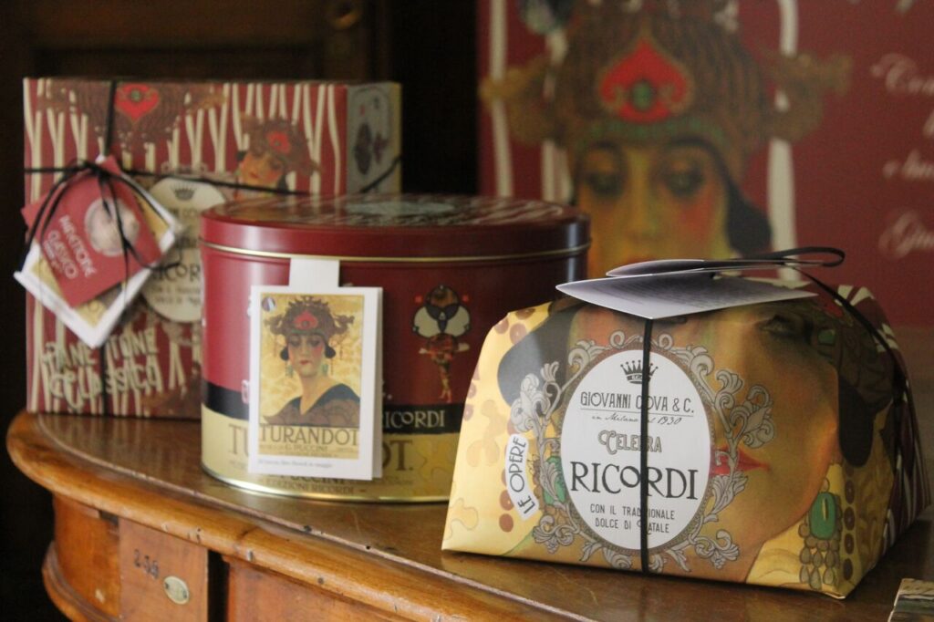 A Natale 2017 esclusivo packaging artistico per i panettoni di Giovanni Cova & c., con immagini riprese dall’Archivio Storico Ricordi - Sapori News 