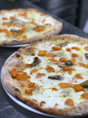 A Roma la pizzeria  Alma Buona  incontra la curcuma - Sapori News 
