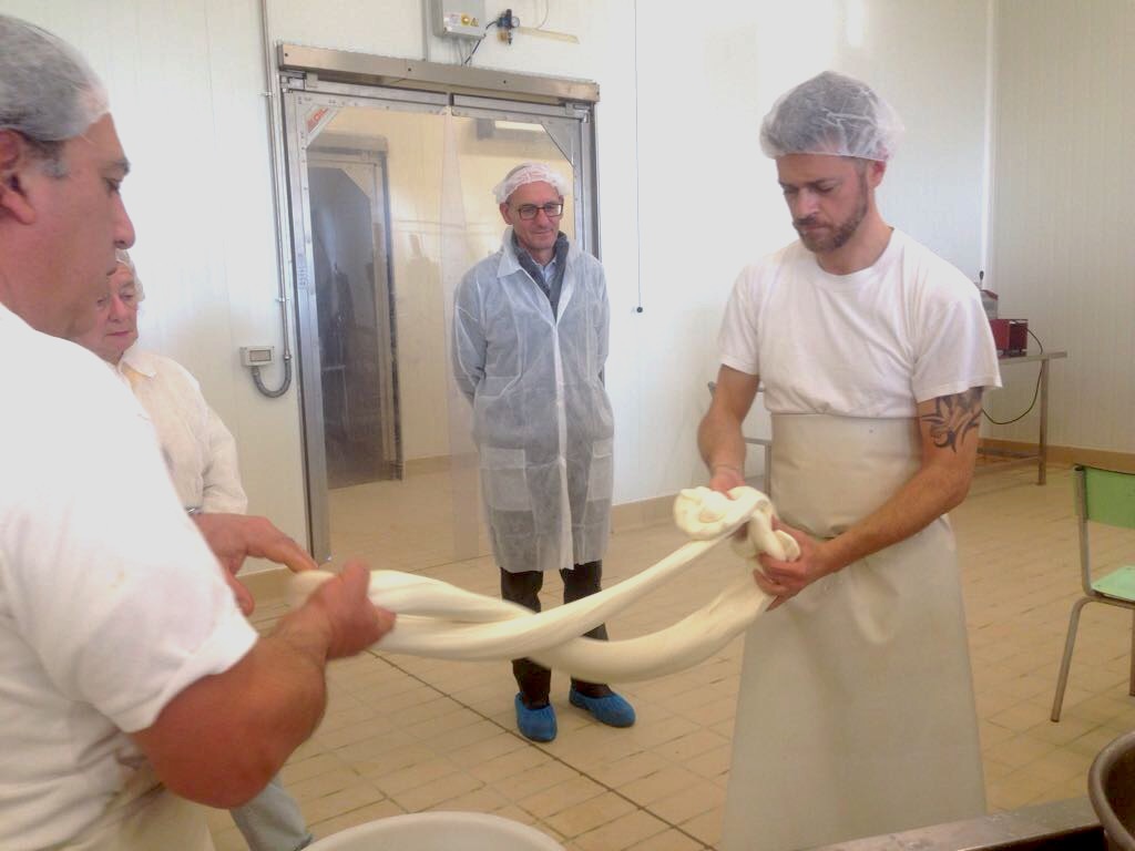 Provolone Valpadana DOP, un vero concentrato di bontà! - Sapori News 