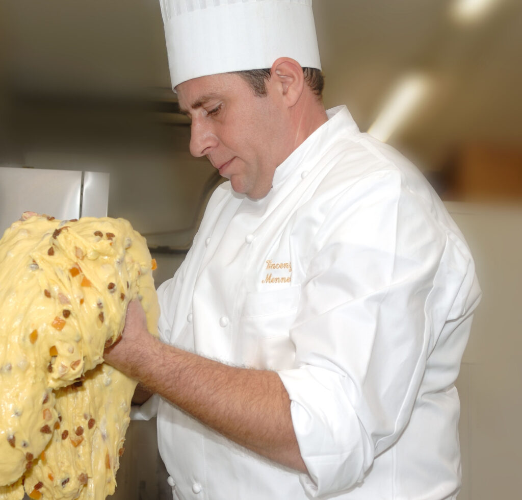 Sulla passerella di Mennella a Torre del Greco sfila il “Panettone doppia stagione” - Sapori News 