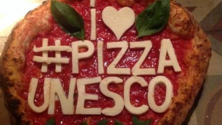 A Napoli Pizzaiuoli in festa per la pizza UNESCO