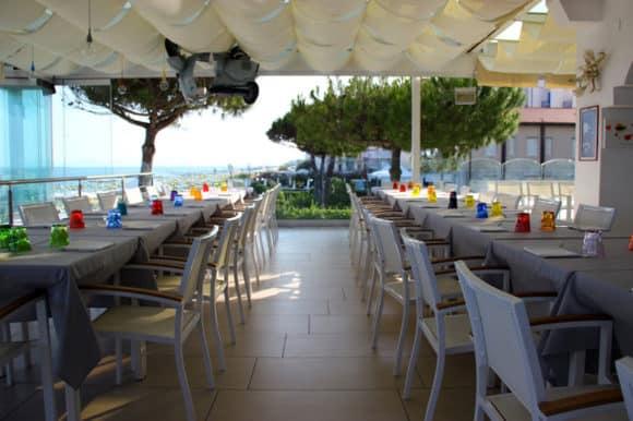 Ristorante Frontemare, una terrazza sul mare di Jesolo tra gourmet e gluten free - Sapori News 