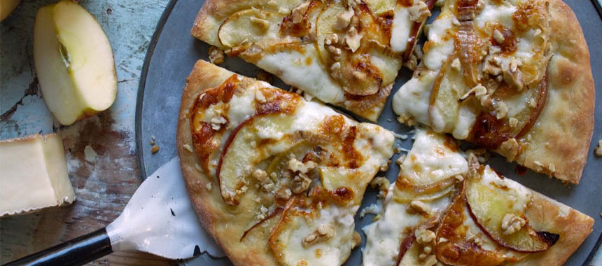 Pizza mon amour... se è con mele, noci pecan e taleggio D.O.P. è ancora più buona!