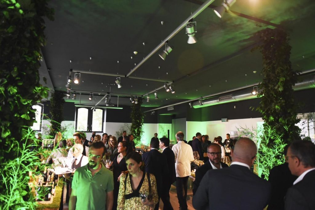Alla festa Bisol a Milano dress code verde, colore dei vigneti di Valdobbiadene