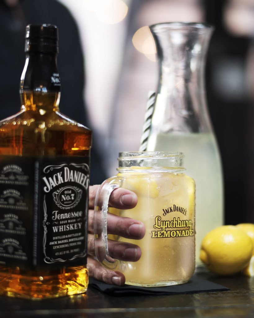 Il cocktail Jack Daniel’s ideale per la stagione estiva - Lynchburg Lemonade - Sapori News 