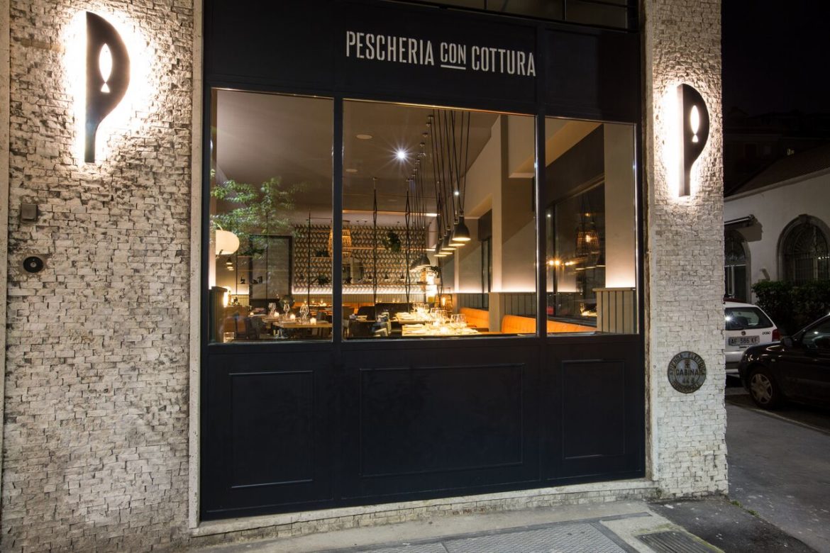 Inaugurato Pescheria con Cottura Milano, il ristorante leccese col banco della pescheria