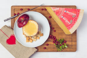 Fonduta di formaggio in crosta di mela, la golosa ricetta con formaggio Montagna Alto Adige Superior di Latteria Tre Cime