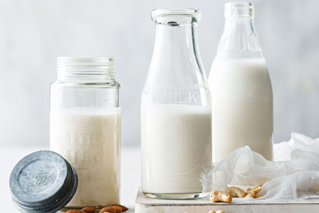Latte di mandorla, una bevanda vegetale nutriente e versatile