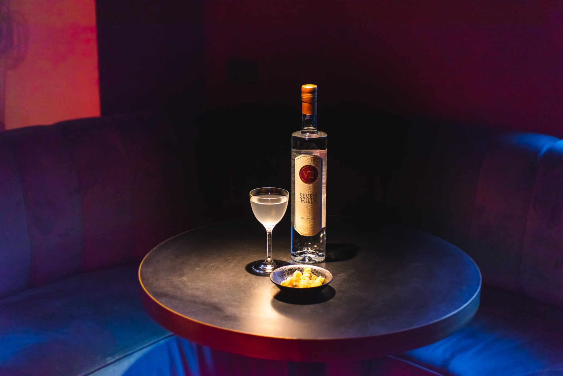 Il VII Hills Italian Dry Gin e il cocktail confidential al Drink Kong - Sapori News 