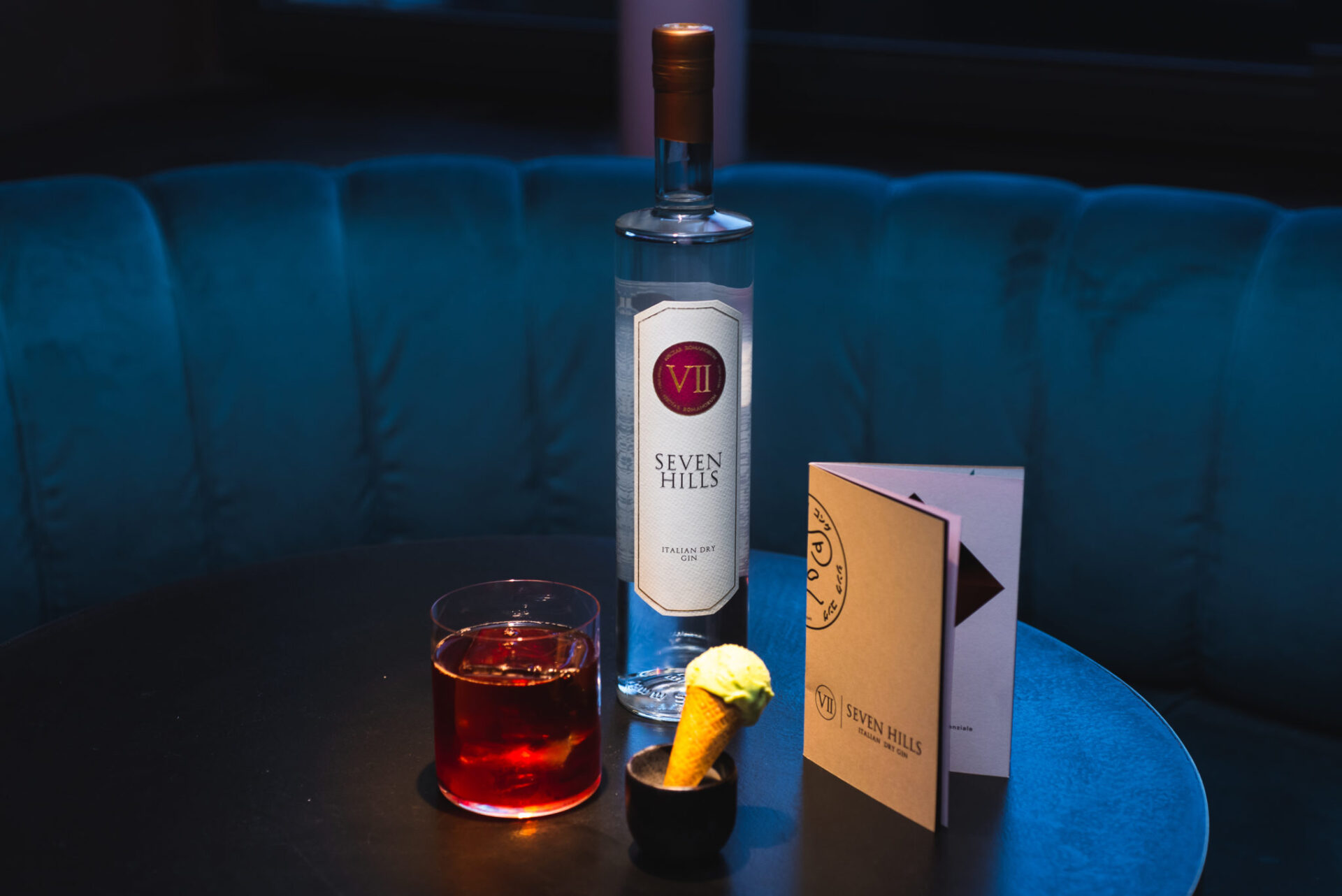 Il VII Hills Italian Dry Gin e il cocktail confidential al Drink Kong - Sapori News 