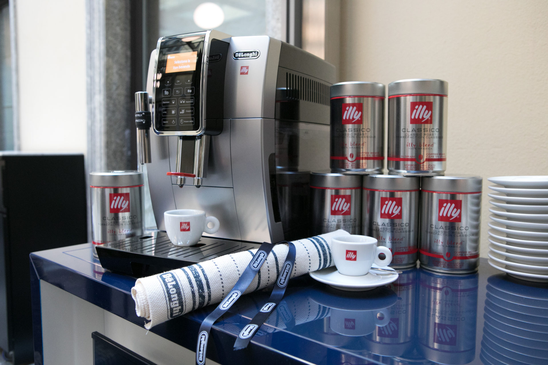 Macchina caffè con macinacaffè in grani - De' Longhi - illy Shop