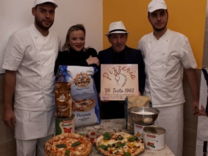 Due Testa e un Capo Tosta per la nuova pizzeria di Pianura