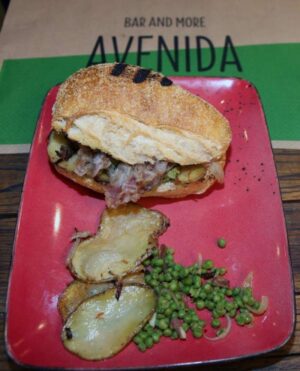 L’ “Avenida” di Pianura, l’orto di Napoli, paese di Santi, di eroi e del panino al coniglio - Sapori News 