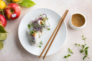 Ricetta per il fine settimana: Spring roll di pollo e mela Ambrosia