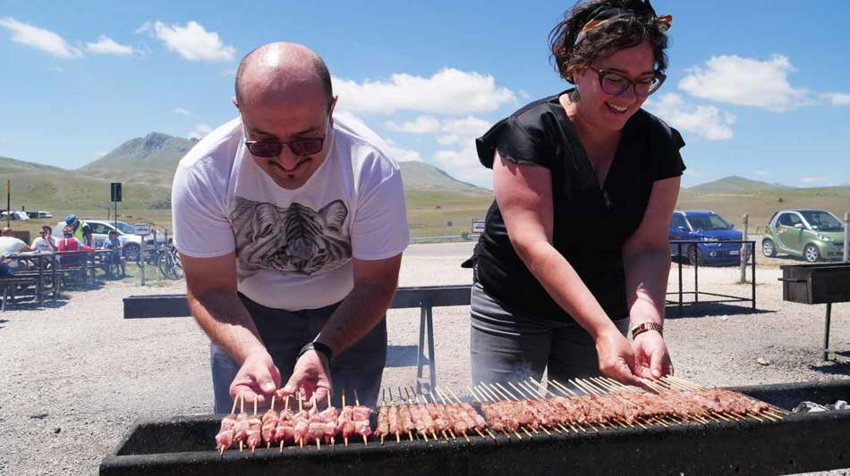 Il mondo degli Arrosticini di Maurizio e Agnese - Sapori News Il Magazine Dedicato al Mondo del Food a 360 Gradi