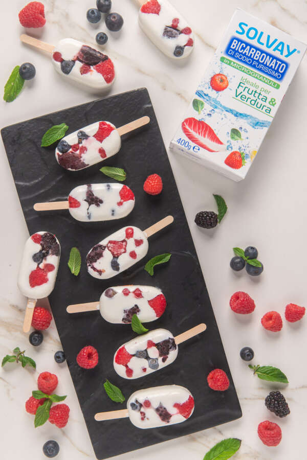 Mini gelati allo yogurt e frutti di bosco da fare in casa - Sapori News 