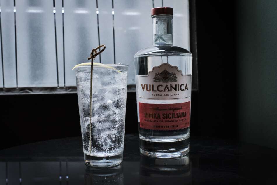 Vulcanica, la Vodka dai grani antichi dell'Etna - Sapori News 