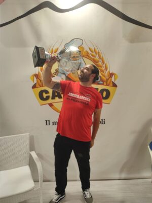 Il Trofeo Caputo vinto dal pizzaiolo  Luca Mendozza per la pizza in teglia - Sapori News 