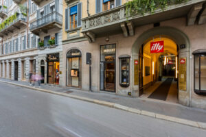 illy: restyling del flagship store in via Monte Napoleone