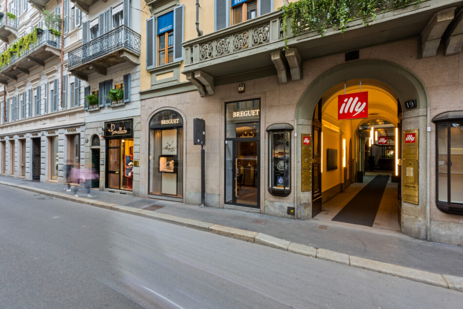 illy: restyling del flagship store in via Monte Napoleone