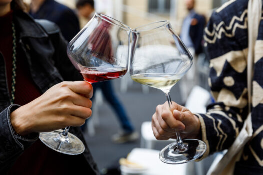 Carrefour Italia: i nativi digitali acquistano il vino al supermercato - Sapori News 