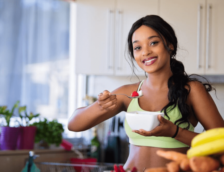 Sorridere mangiando: i cibi che fanno venire il buon umore