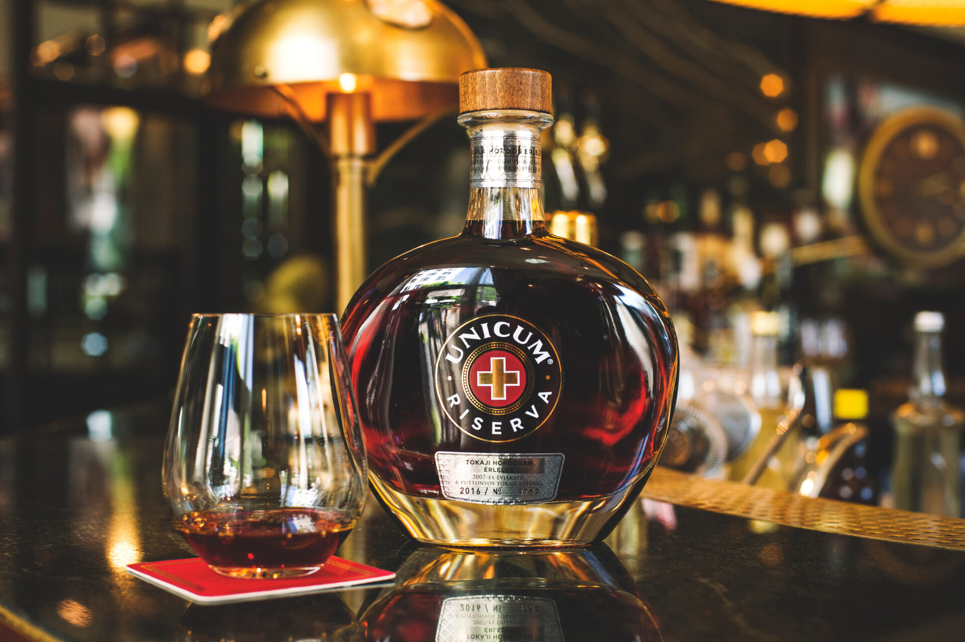 Unicum Riserva: sapori d’autunno con note speziate e sentori di legno - Sapori News Il Magazine Dedicato al Mondo del Food a 360 Gradi Unicum Riserva: sapori d’autunno con note speziate e sentori di legno - Sapori News Il Magazine Dedicato al Mondo del Food a 360 Gradi