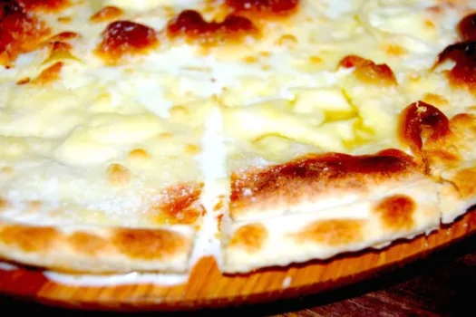 focaccia-di-recco-col-formaggio.jpg-525x350 focaccia-di-recco-col-formaggio.jpg