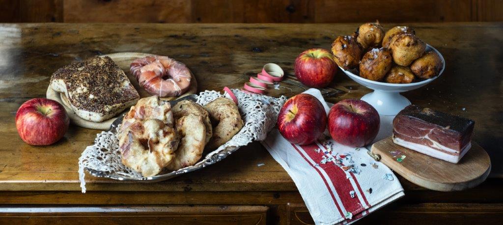 A Carnevale frittelle salate con salumi e frutta