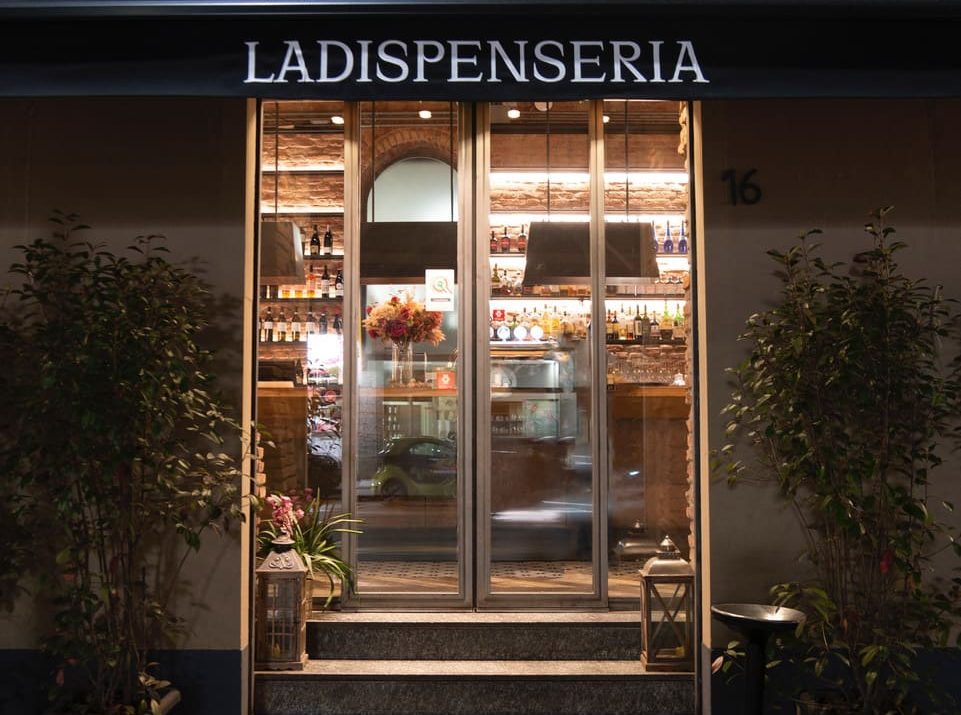 A Milano apre la Dispenseria, immagine dell'esterno del ristorante