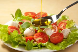 Come riconoscere un buon olio di oliva: guida essenziale - Sapori News 