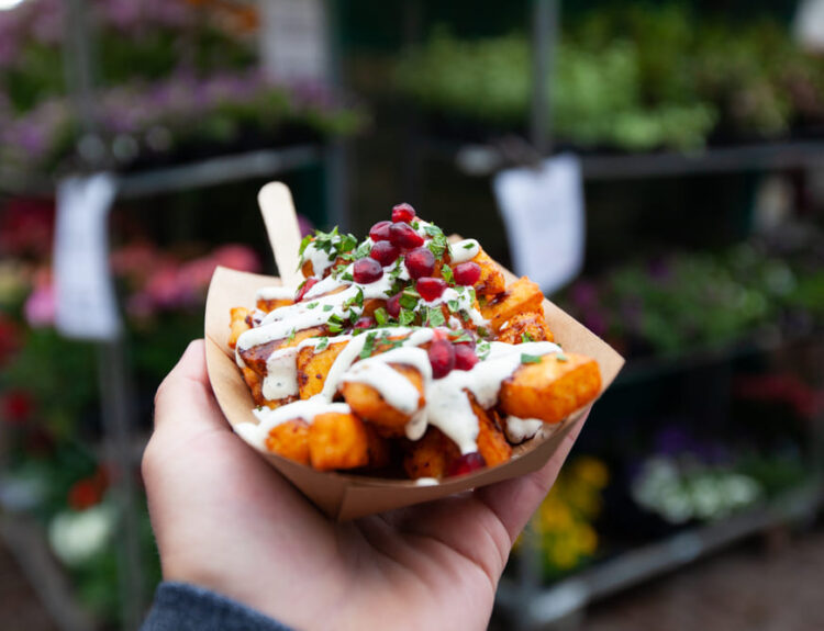 piatto di street food o cibo di strada, le nuove tendenze per autunno 2024