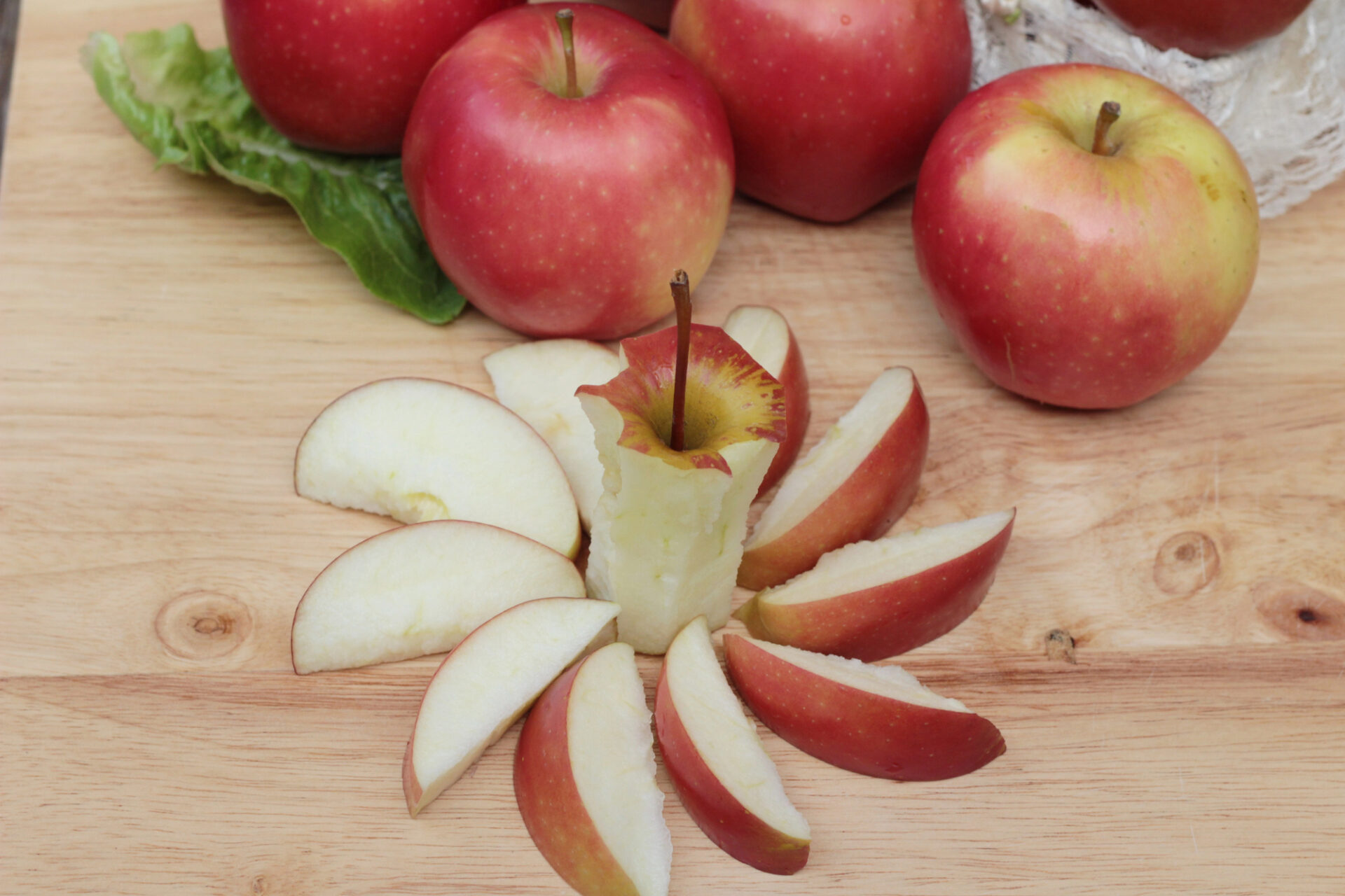 Mele: come usarle in cucina per piatti creativi e originali - Sapori News Il Magazine Dedicato al Mondo del Food a 360 Gradi Mele: come usarle in cucina per piatti creativi e originali - Sapori News