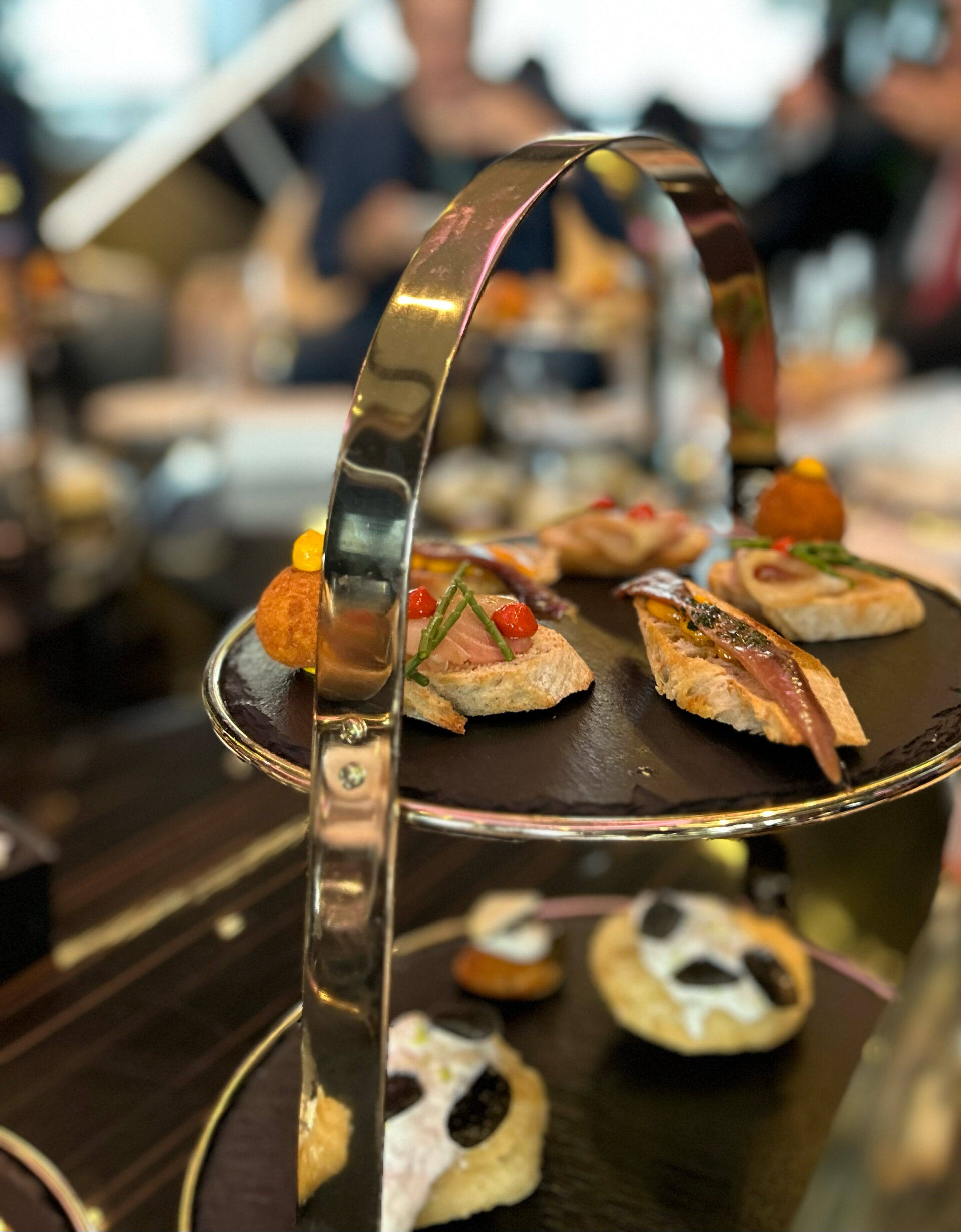 Cru Caviar Brunch: l'esperienza gourmet all'Excelsior Hotel Gallia di Milano - Sapori News 