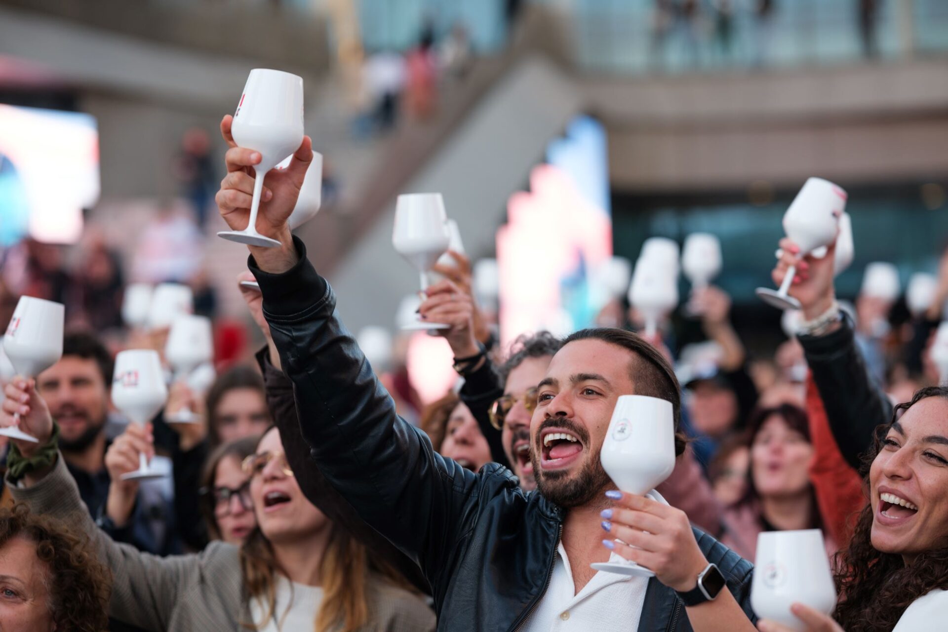 Milano Wine Week 2024: un brindisi da record e migliaia di partecipanti per l'inaugurazione della settima edizione - Sapori News 